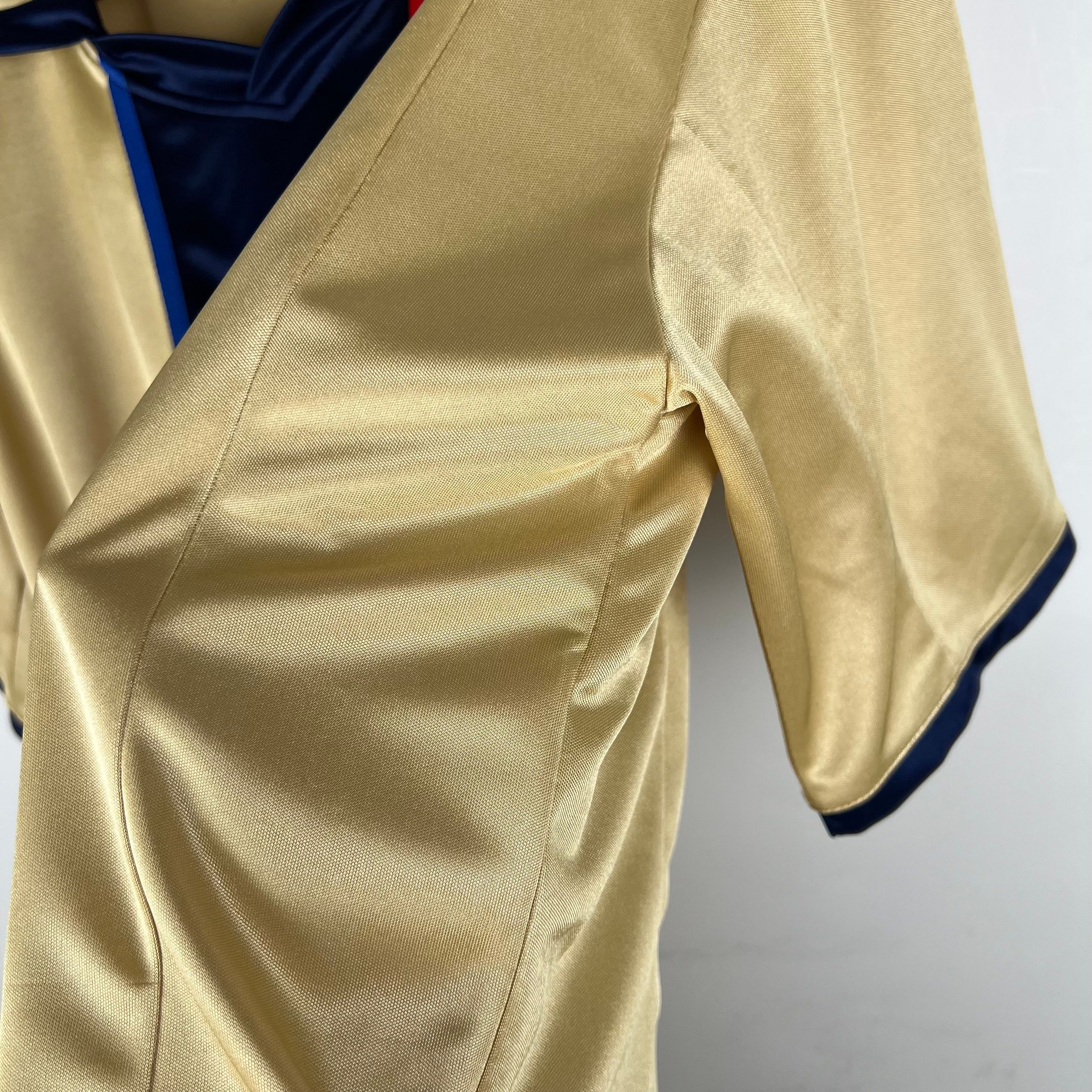 2001/2002 Barcelona Away Retro Football Shirt