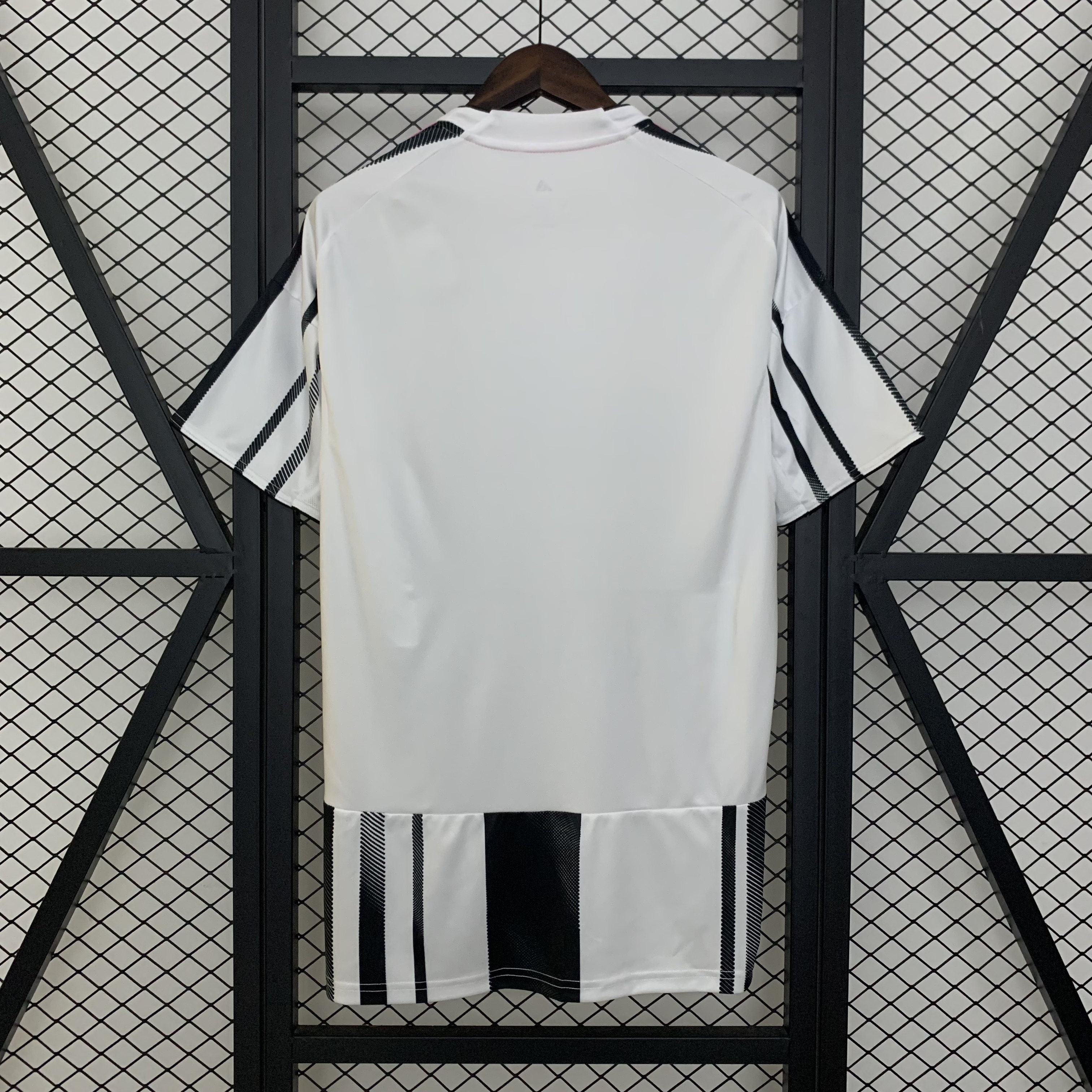 2025/2026 Juventus Home Football Shirt (FANS)