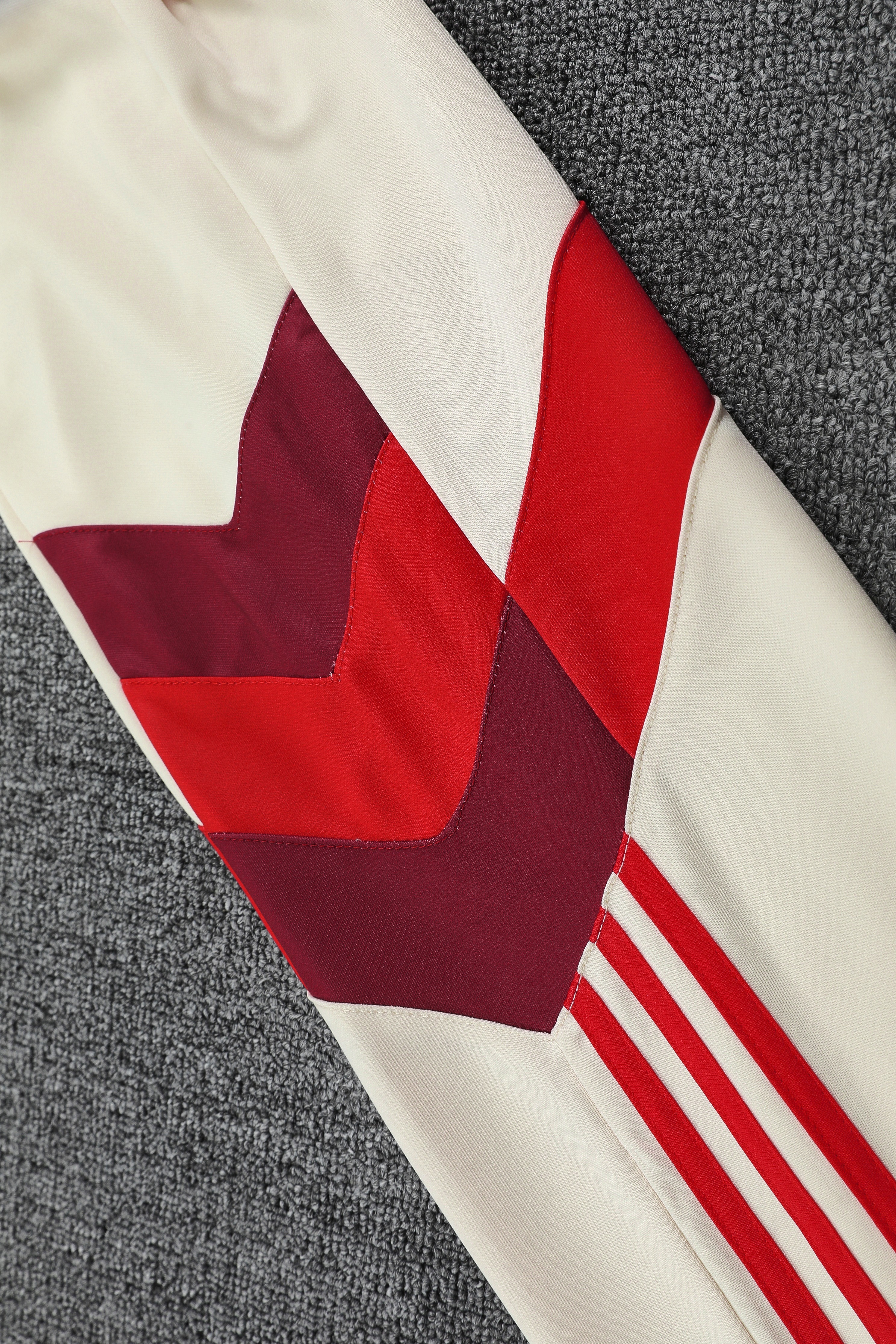 2025/2026 Bayern Munich Adult Long Sleeve Hood Kit