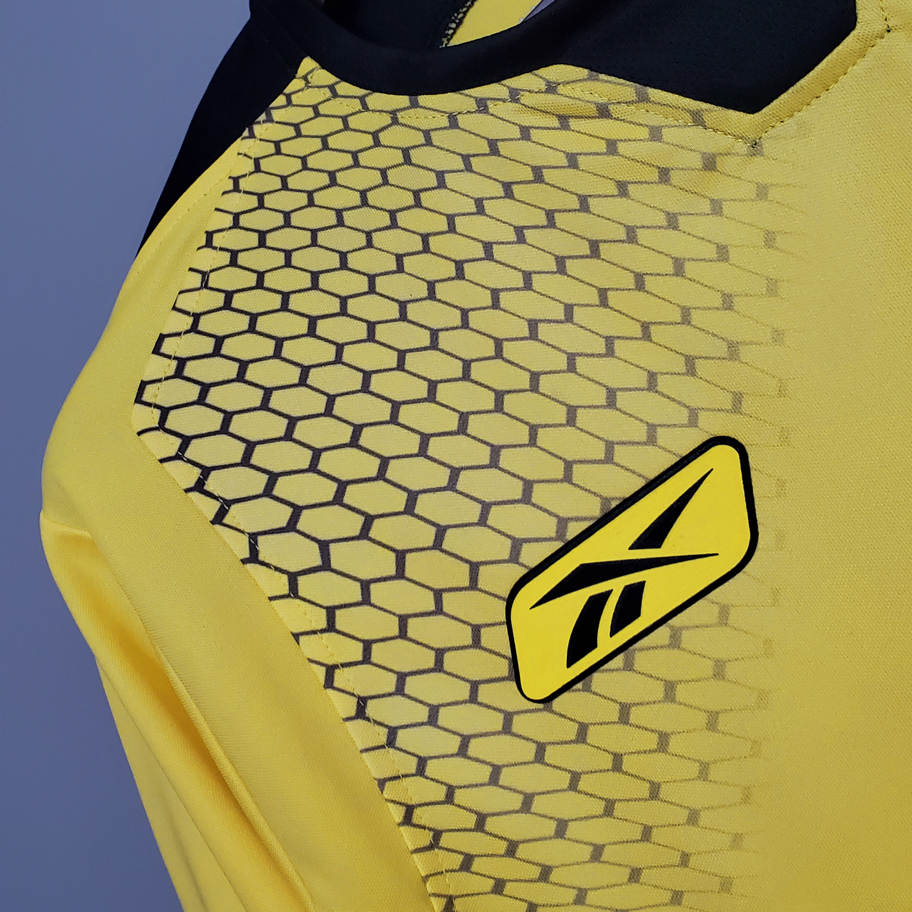 2004/2005 Liverpool Retro Away Football Shirt