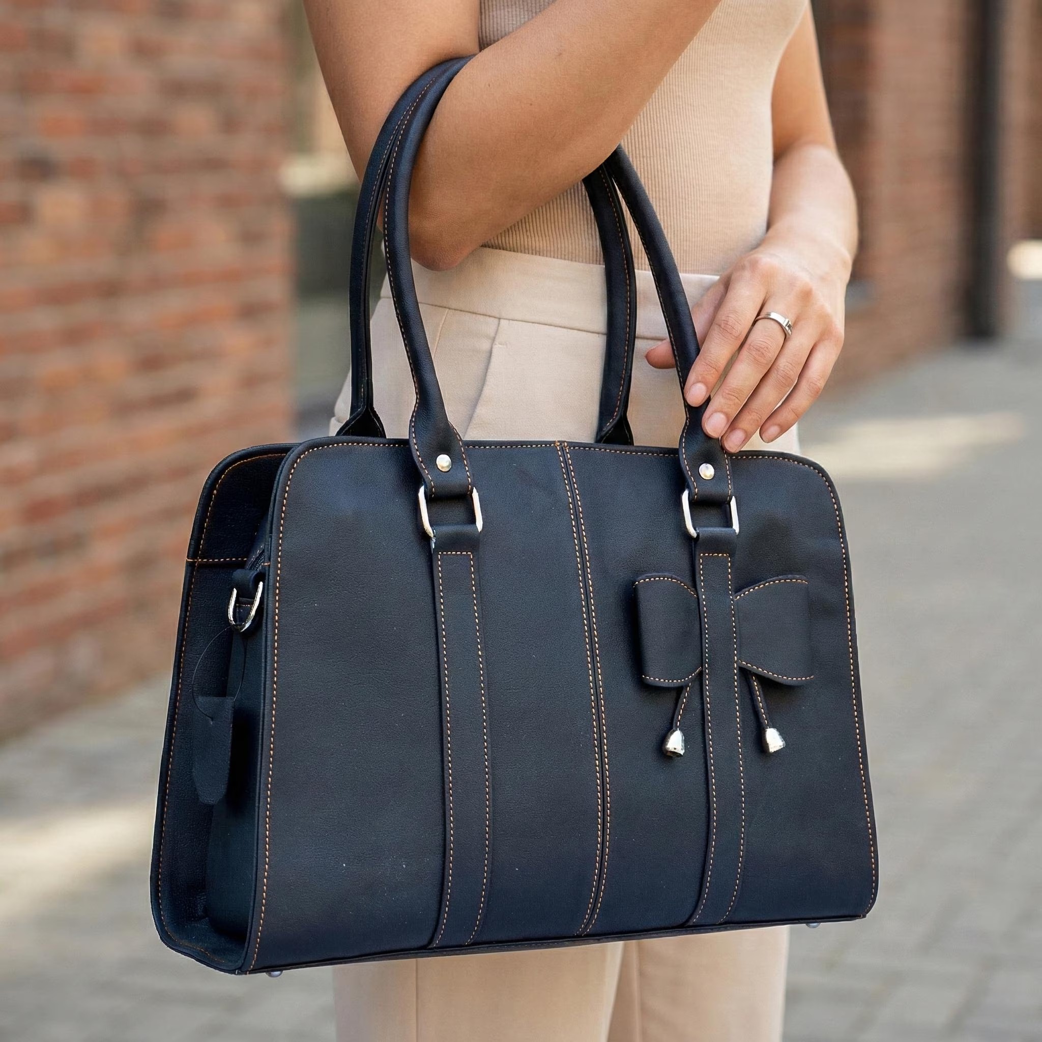 Elegant Bow-Detail Leather Satchel