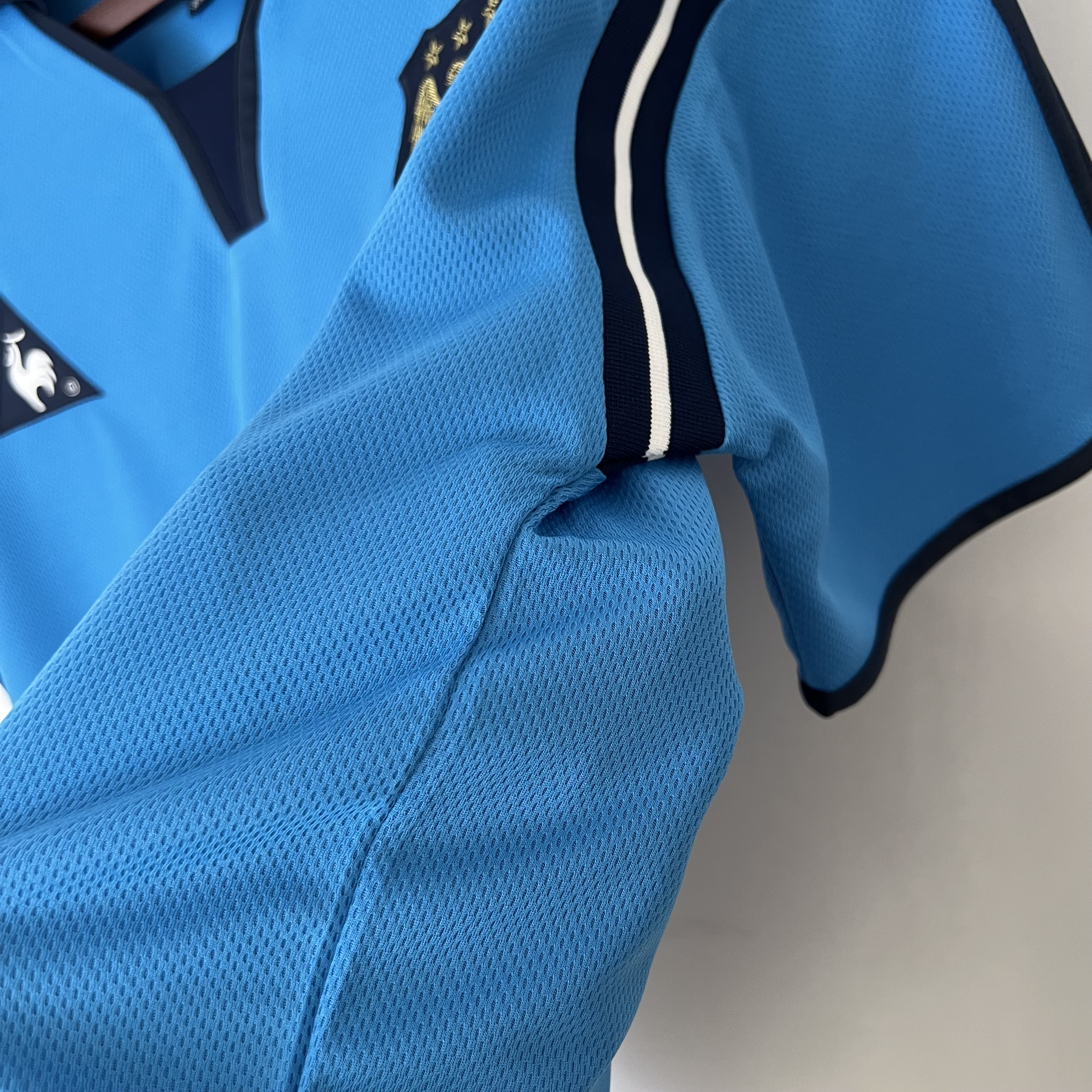 2001/2002 Manchester City Retro Home Football Shirt