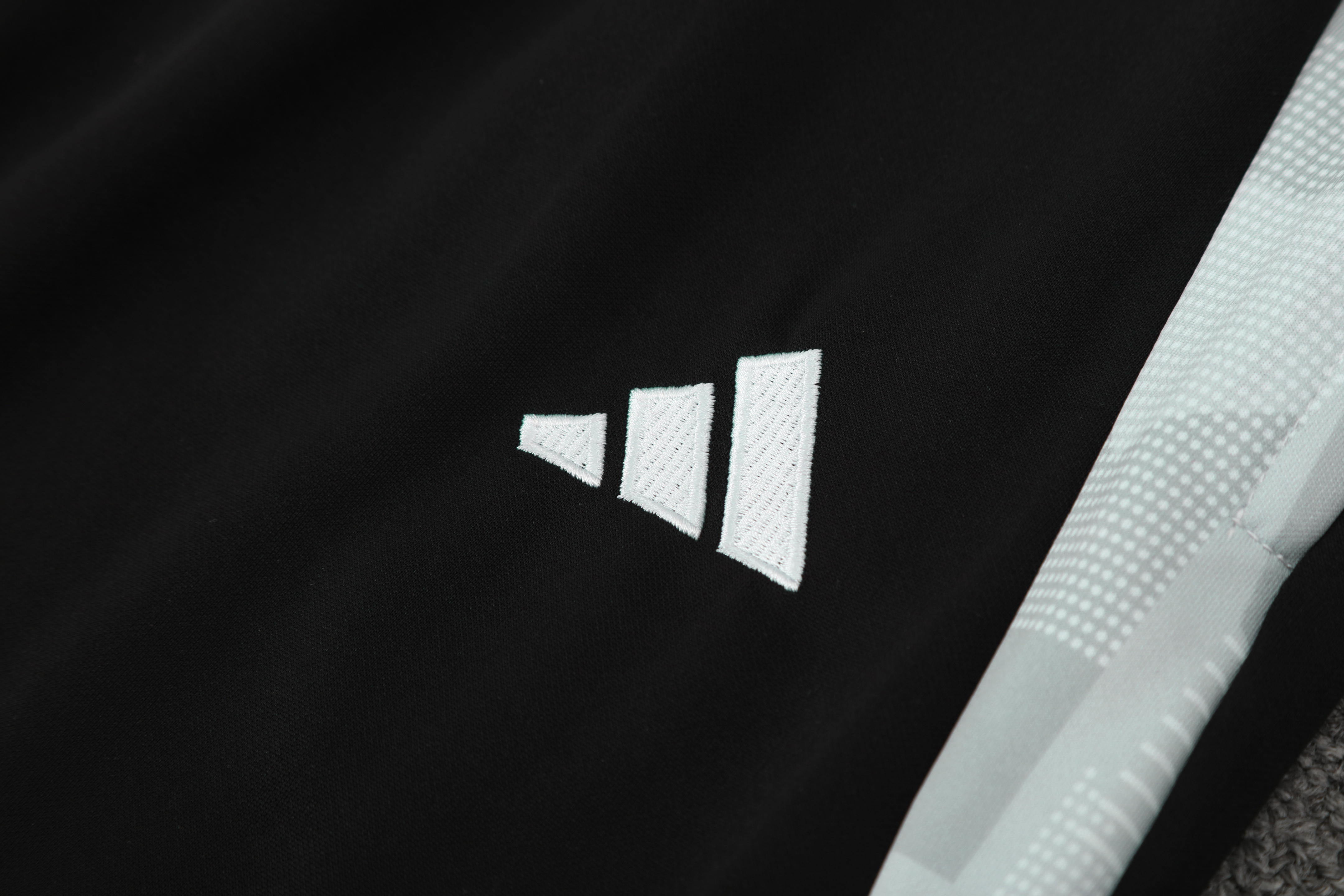 2025/2026 Real Madrid Adult Long Sleeve Hood Kit