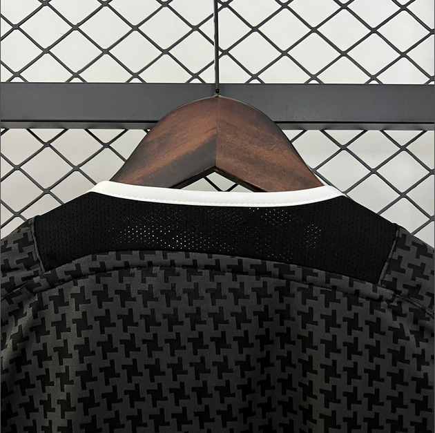 03/05  Manchester United  Away Retro football  soccer  jersey