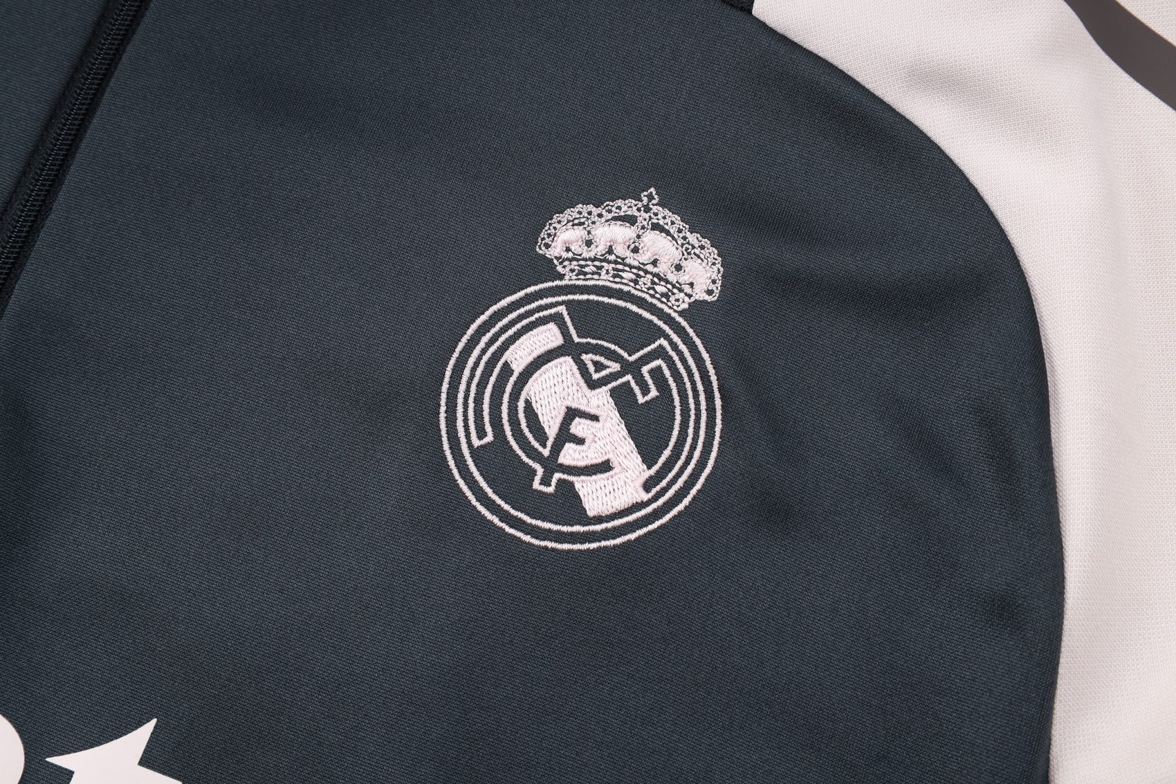 2024/2025 Real Madrid Grey Adult Half Zip Training Kit (Adult Kit)