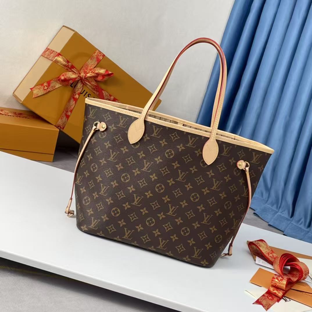 Louis Vuitton Neverfull Bag