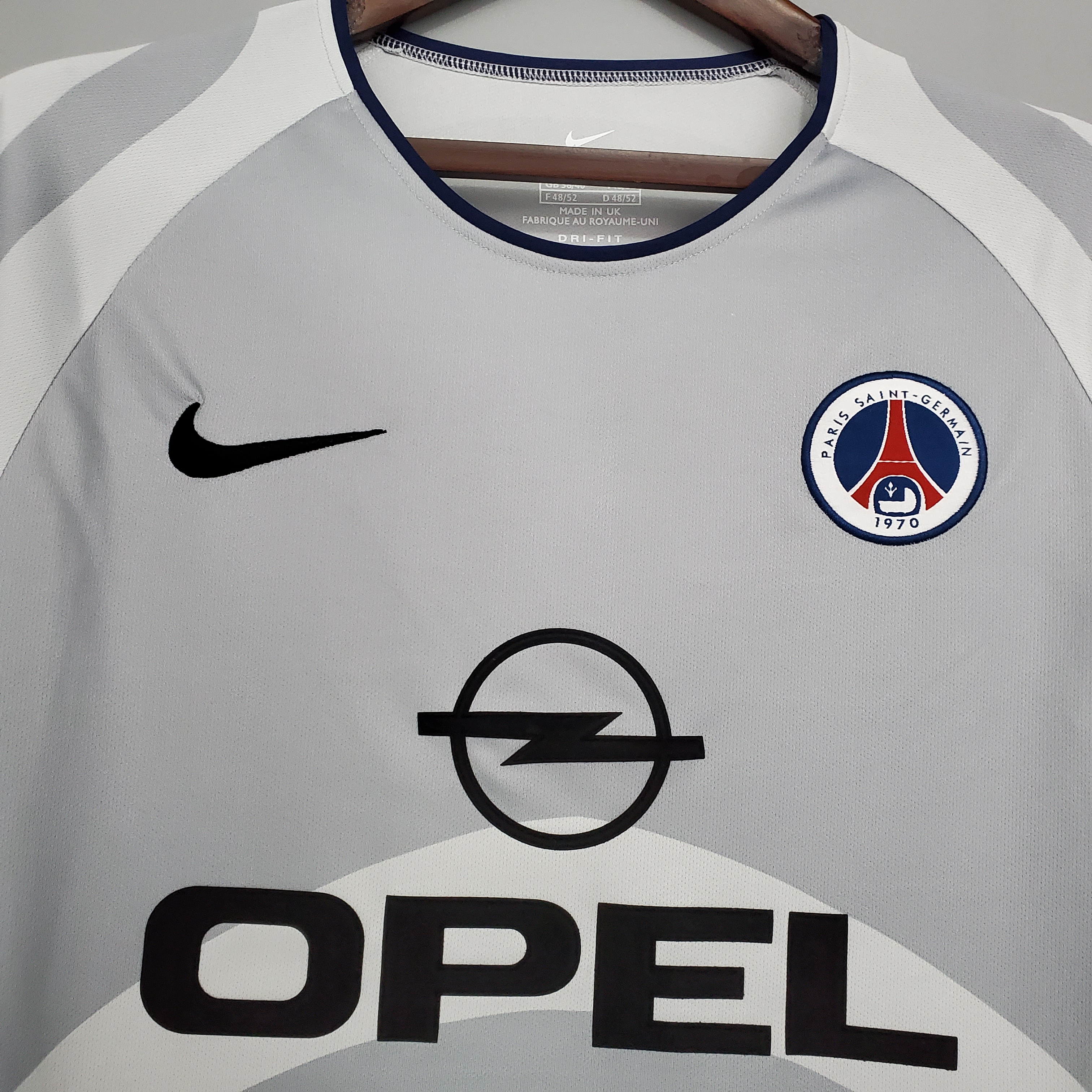 2001/2002 Paris Saint-Germain Away Retro Football Shirt
