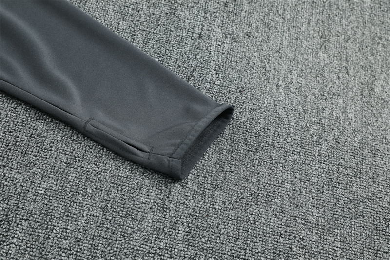 2025/2026 Bayern Munich Half Zip Suit (Adult kit)