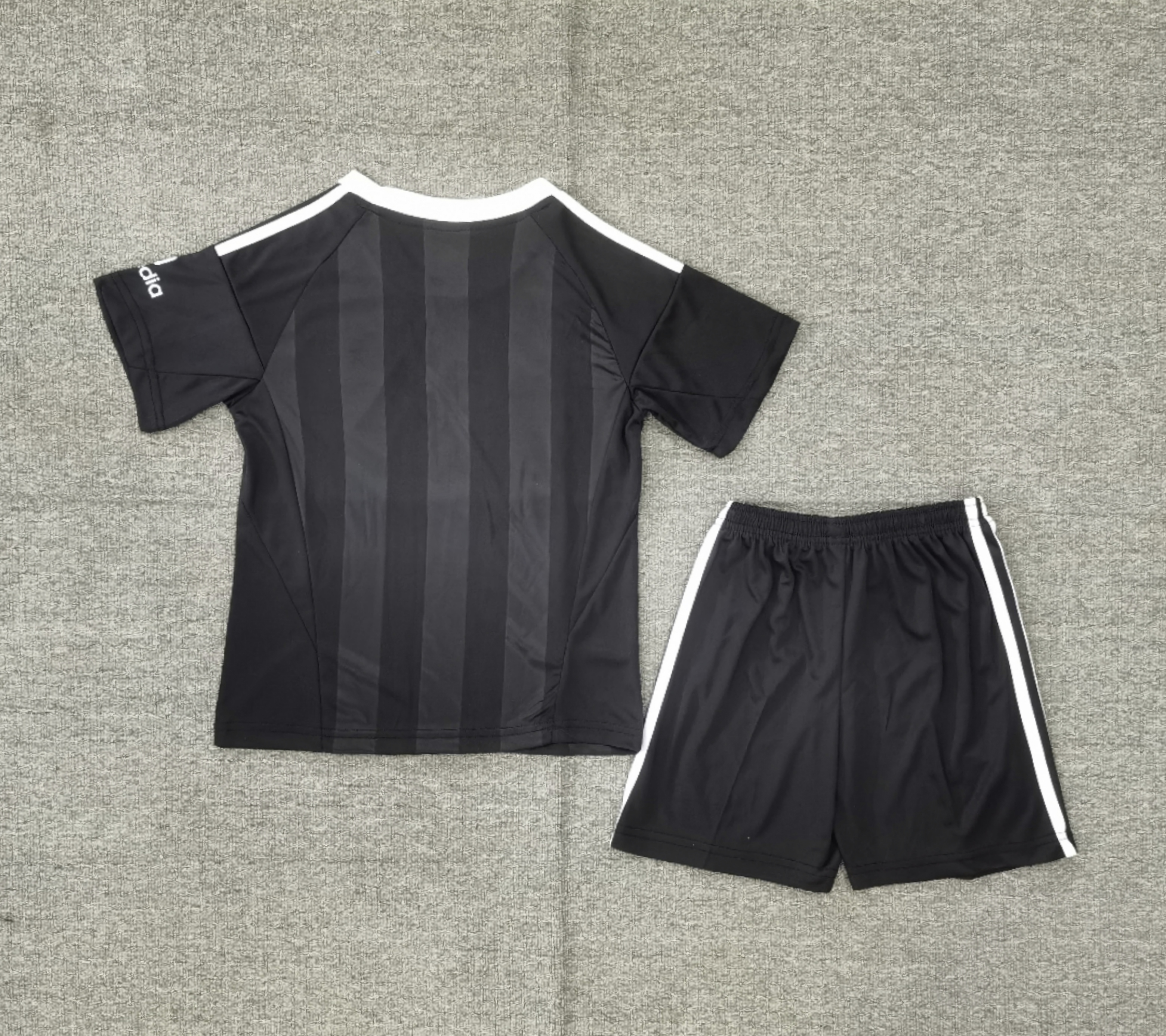 2025/2026 Liverpool Goalkeeper Football Shirt (Kids Kit socks)