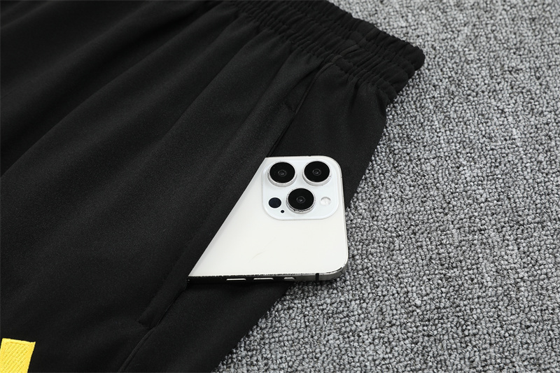 25/26 Manchester United black Half Zip Training Kit (Adult Kids Kit)