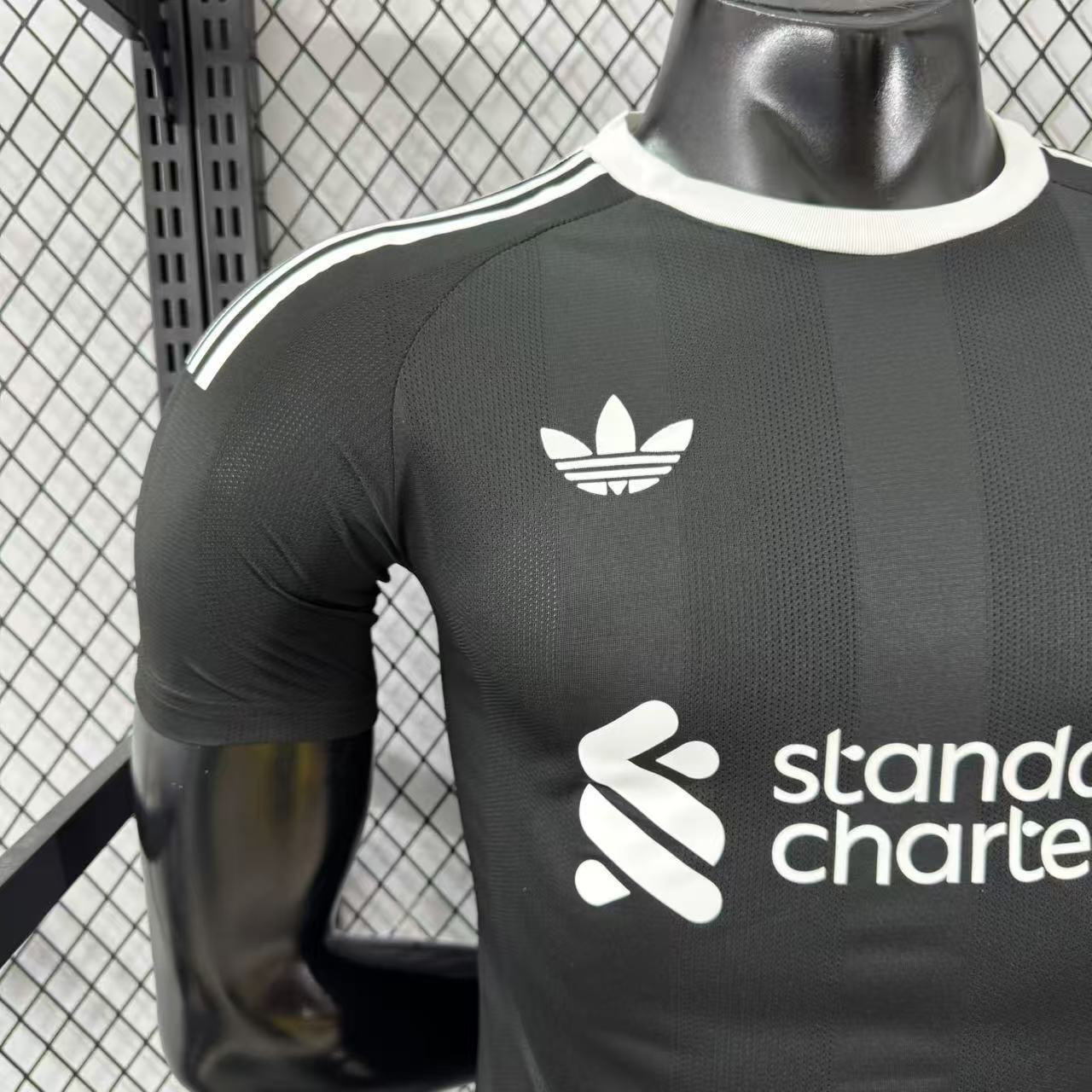 2025/2026 Liverpool Goalkeeper Football Shirt (Player)