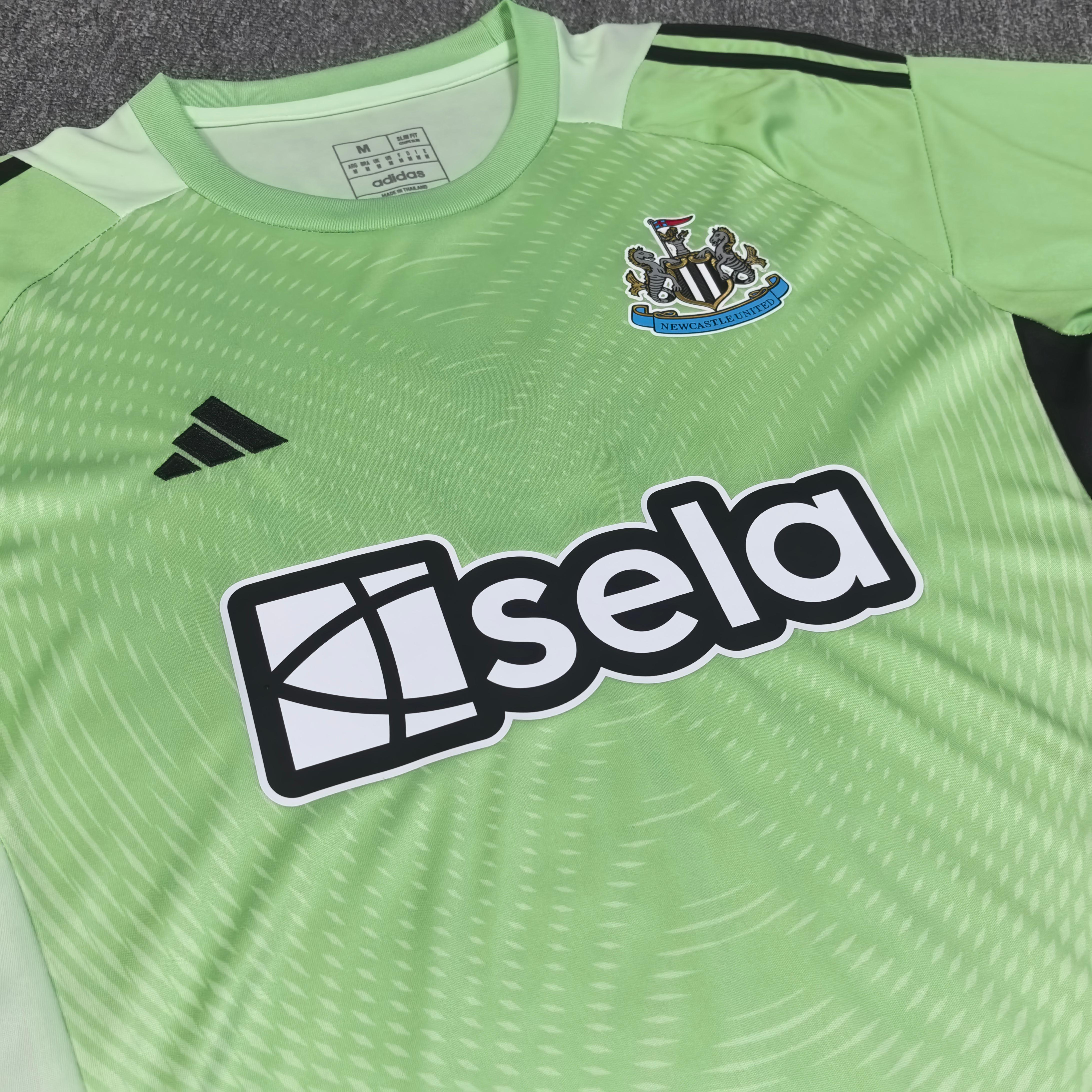 2025/2026 Newcastle United Goalkeeper Football Shirt （Fans）