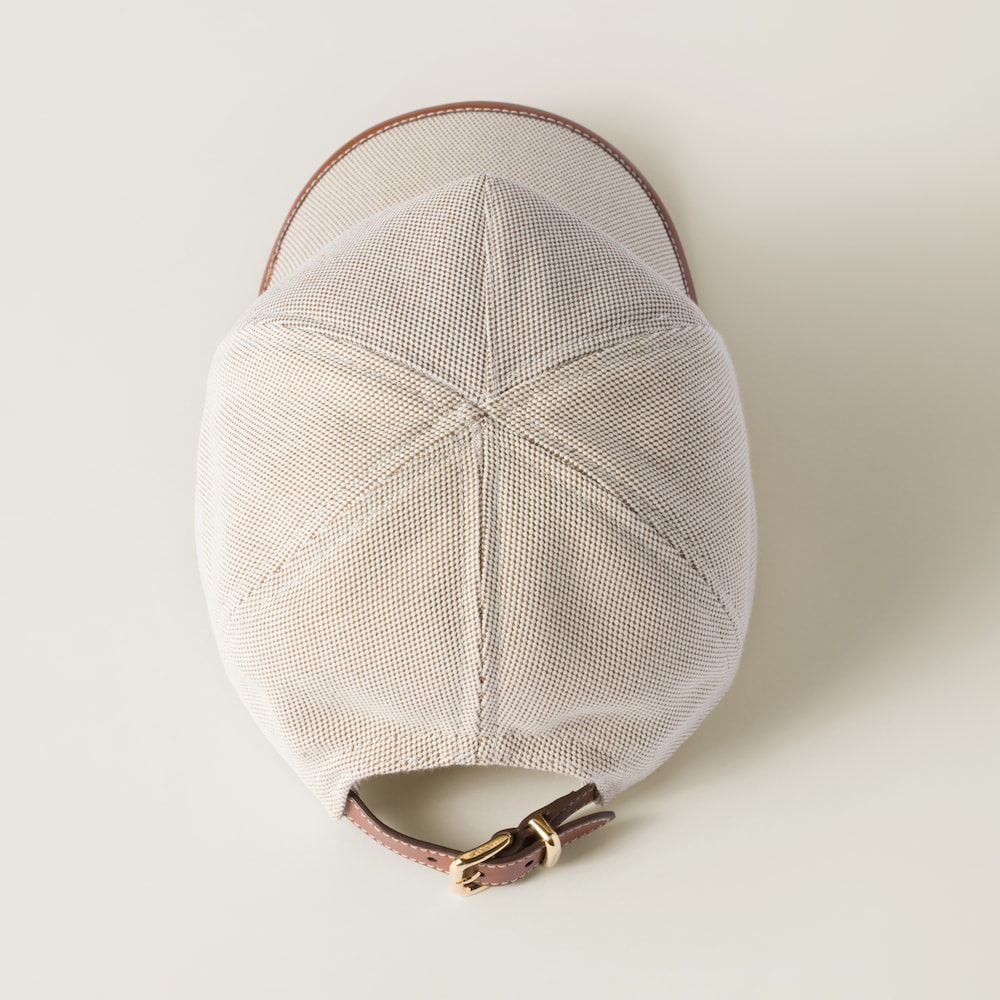 Canvas and leather baseball cap