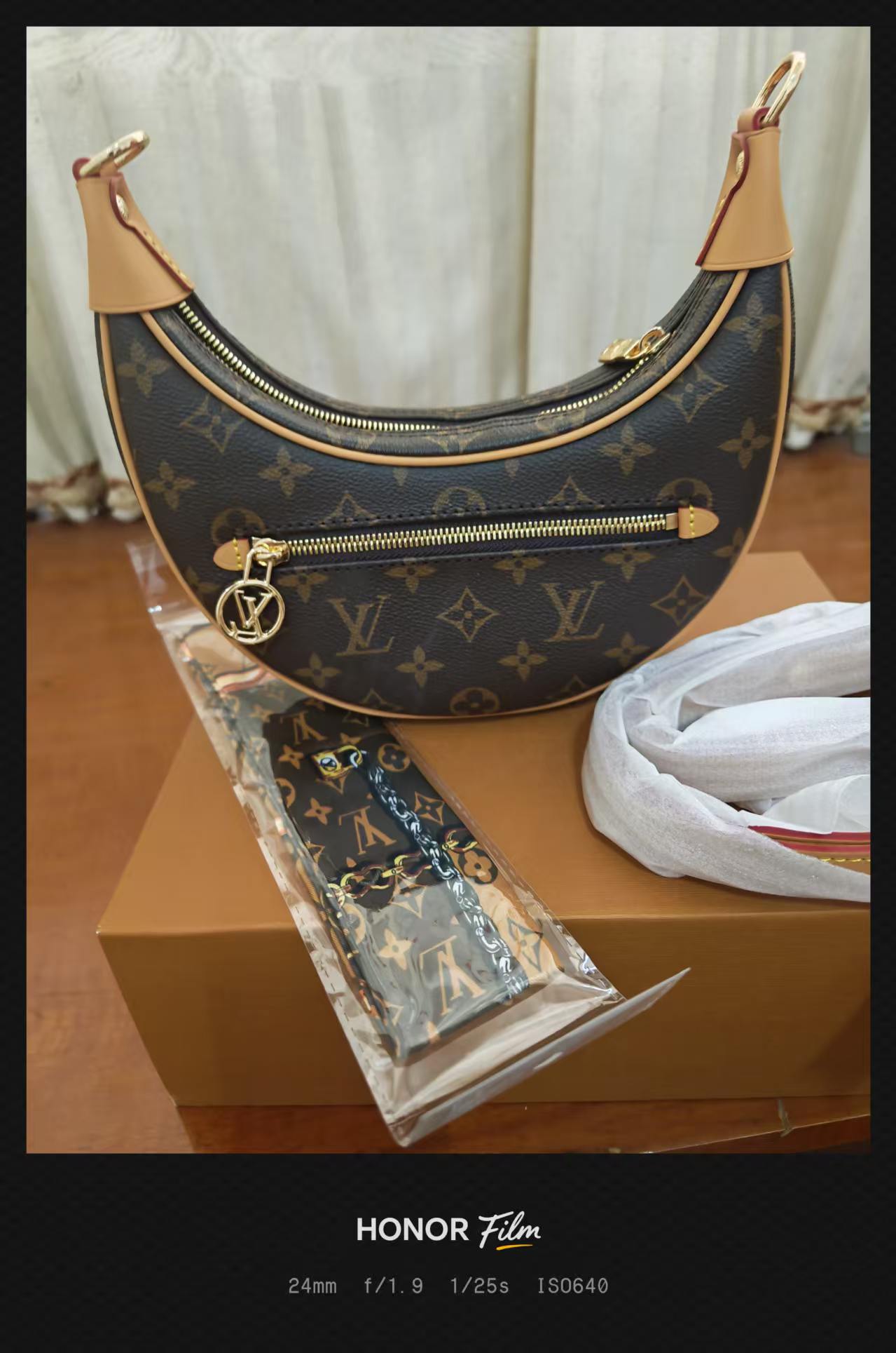 L design Saddle handbag high quality Clearance sale