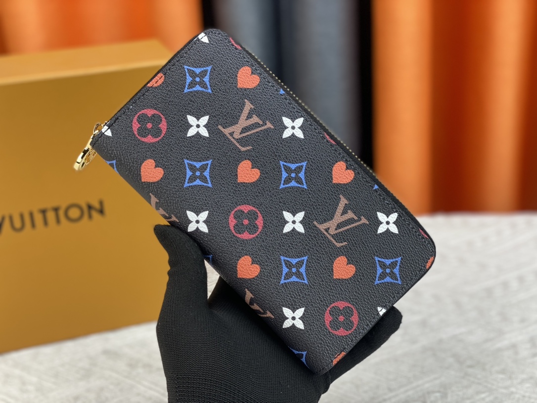 L design Gradient Monogram Wallet