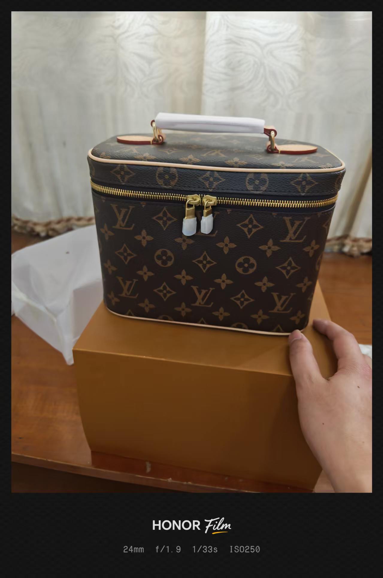L design Classic cosmetic handbag High quality Genuine leather Clearance sale
