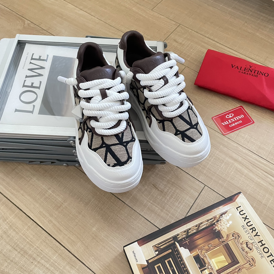 Valentino Garavani One Stud XL