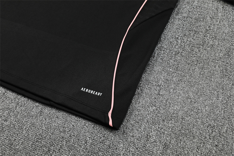 2025/2026 Juventus Adult Half Zip Training Suit (Adult Kit)