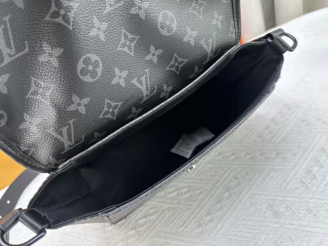 Louis Vuitton Pulse Bag