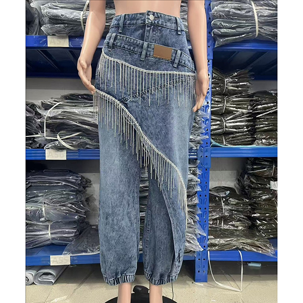 HIGH-WAISTED JEANS