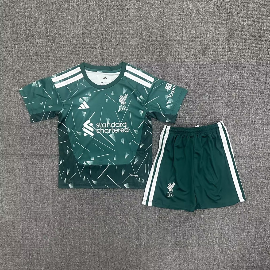 2026/2027 Liverpool Goalkeeper Football Shirt  (Adult Kids Kit socks）