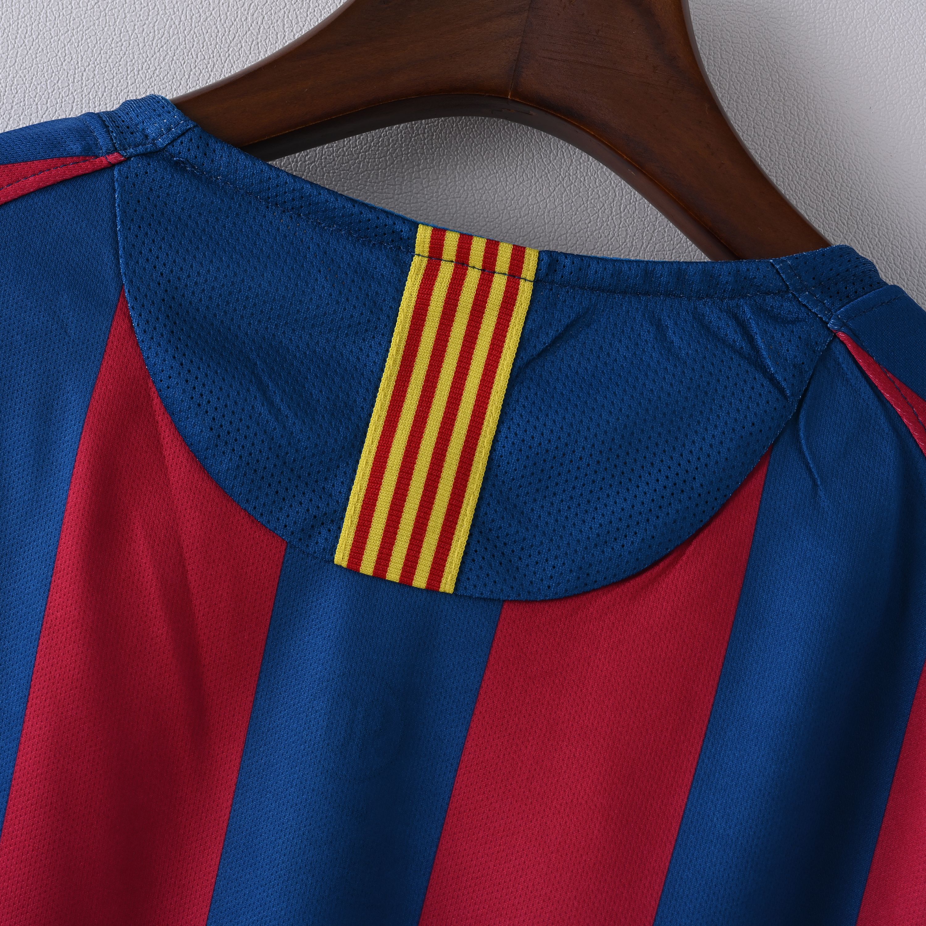 2005/2006 Barcelona Home Retro Football Shirt
