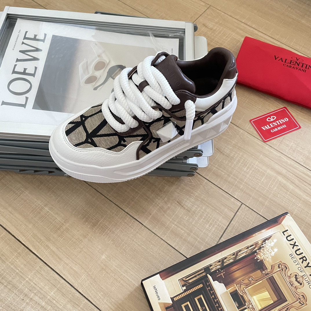 Valentino Garavani One Stud XL