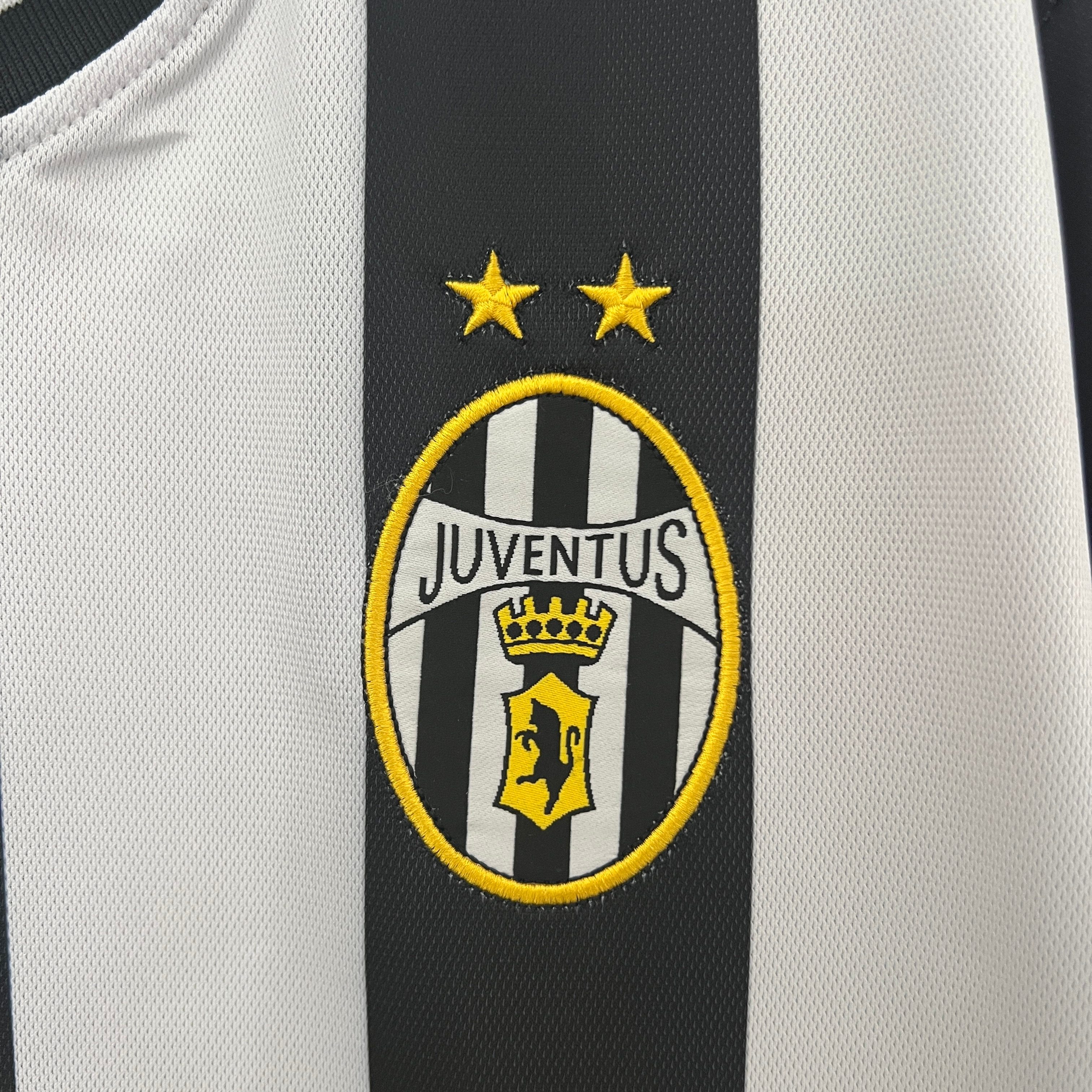 2001/2002 Juventus Home Retro Football Shirt