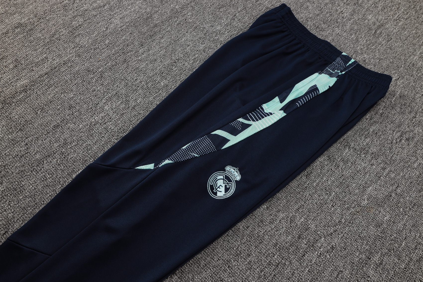 2024/2025 Real Madrid Light Green Adult Half Zip Training Kit (Adult Kit)