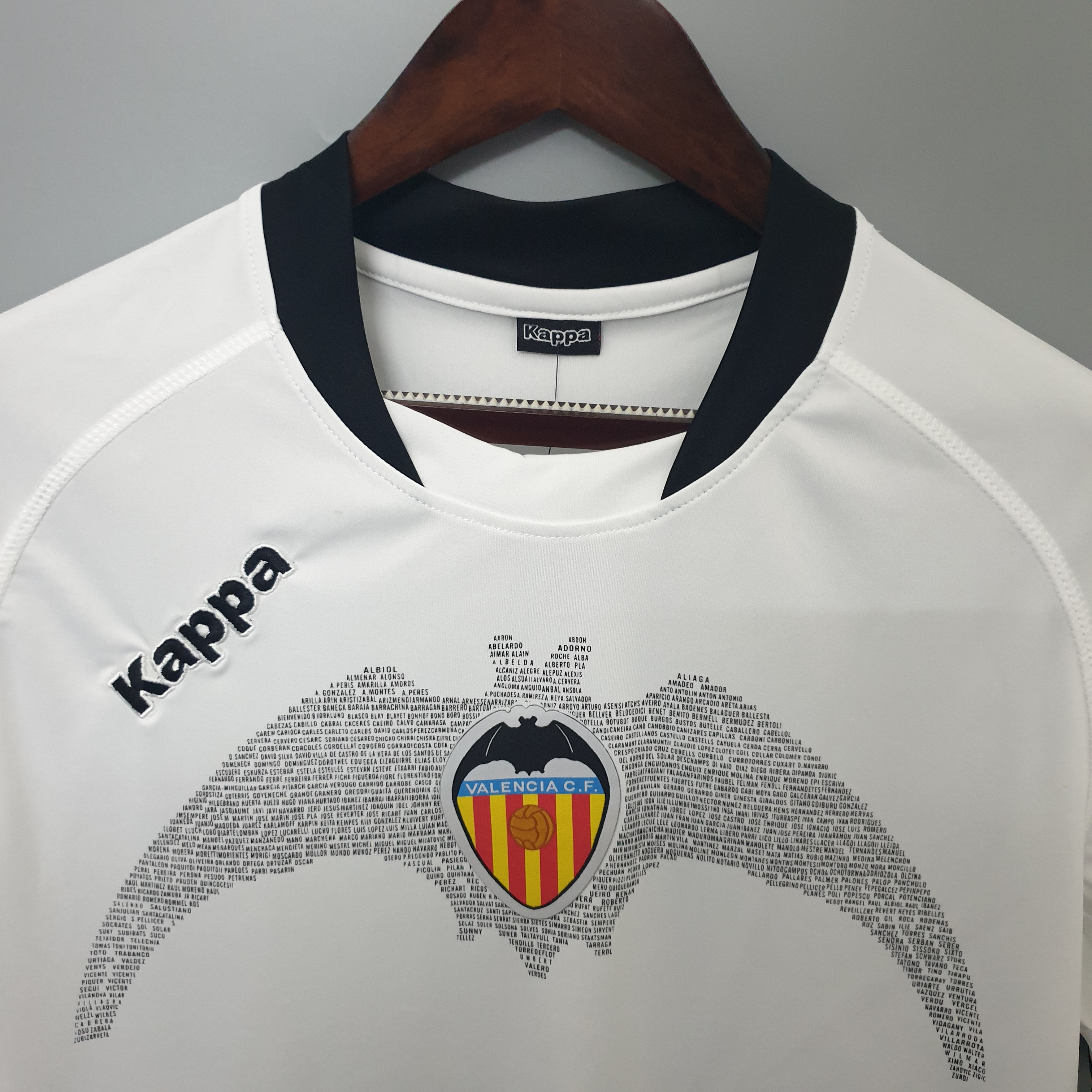 2009/2010 Valencia Home Retro Football Shirt