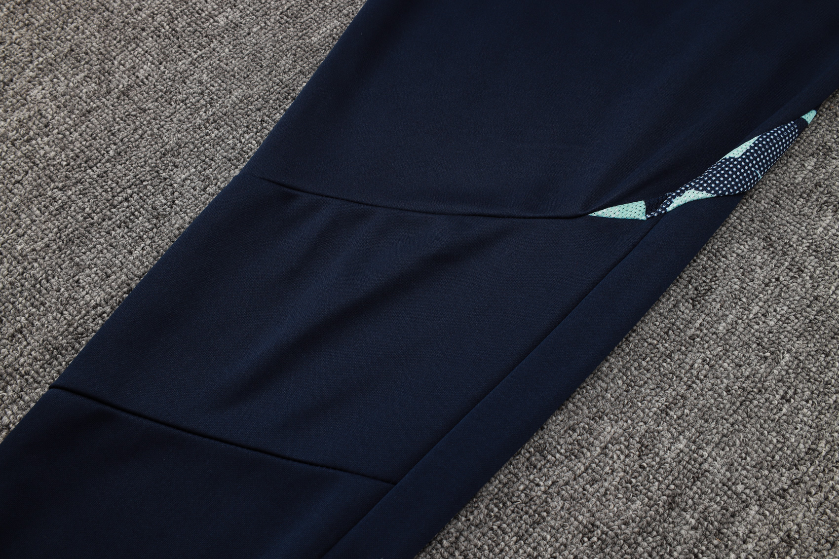 2024/2025 Real Madrid Light Green Adult Half Zip Training Kit (Adult Kit)