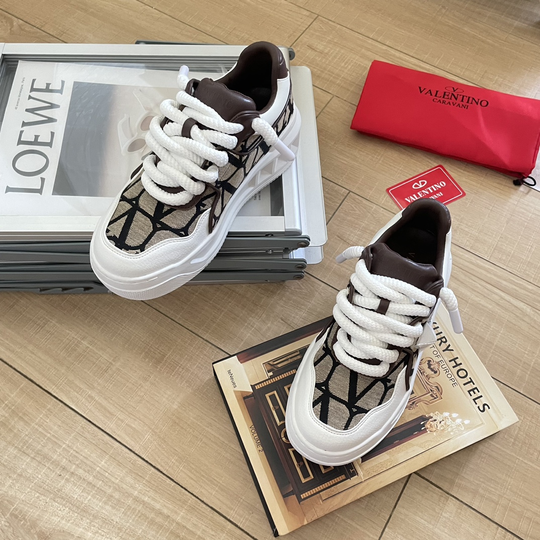 Valentino Garavani One Stud XL
