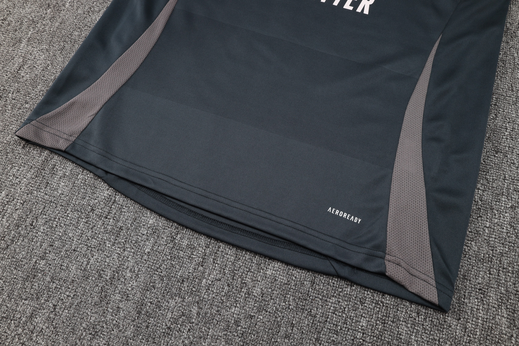 2024/2025 Real Madrid Grey Adult Half Zip Training Kit (Adult Kit)