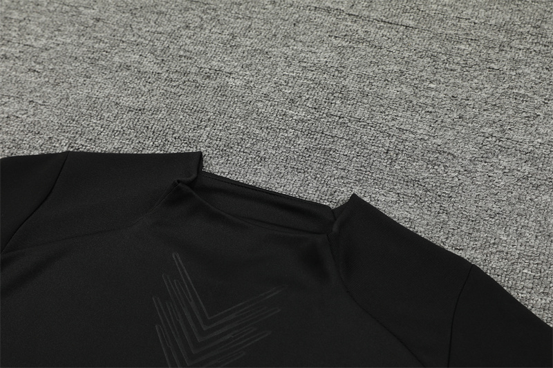 2024/2025 Real Madrid Black Gold Adult Half Zip Training Kit (Adult Kit)