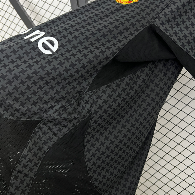 03/05  Manchester United  Away Retro football  soccer  jersey