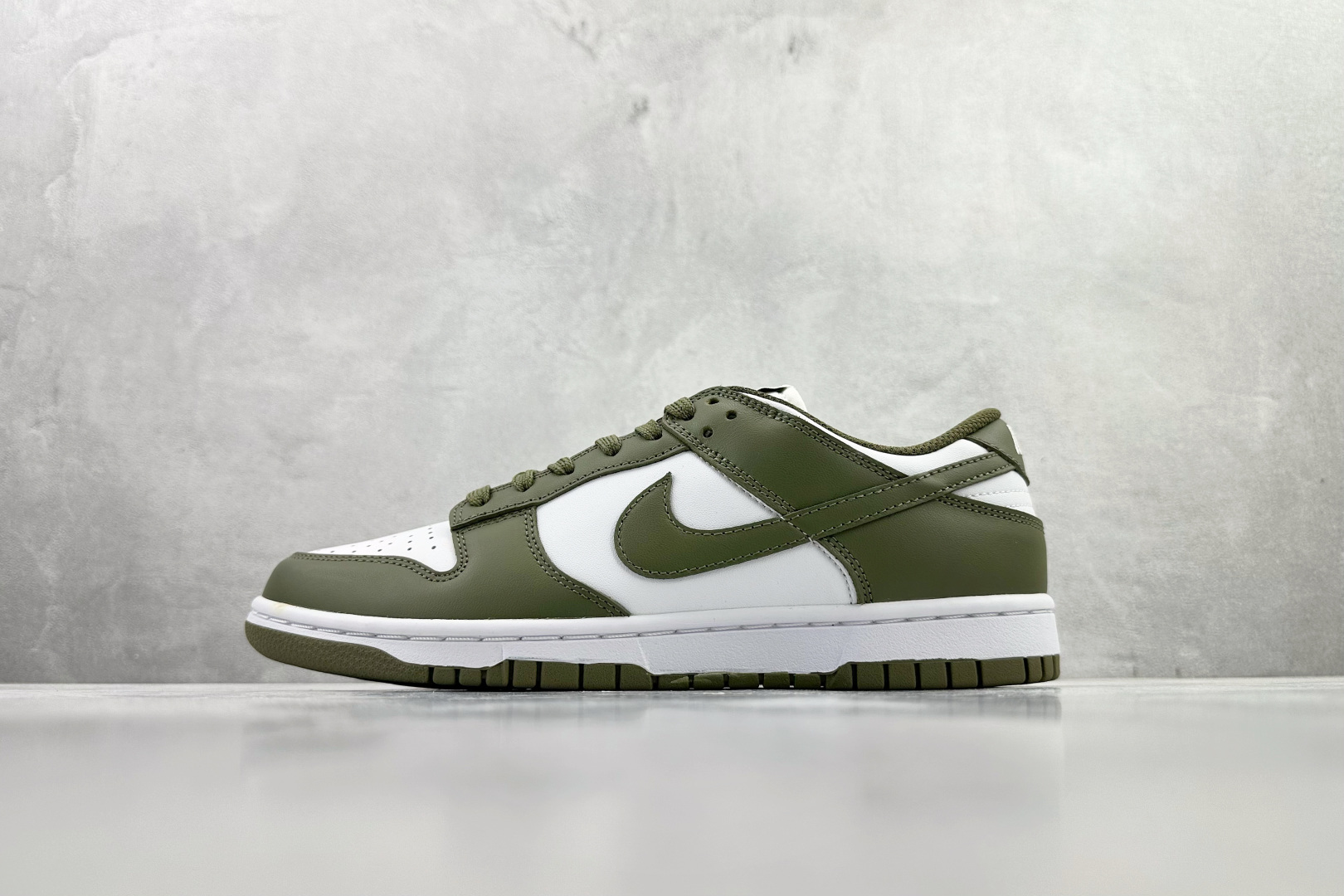 Nike Dunk  SB Shoes