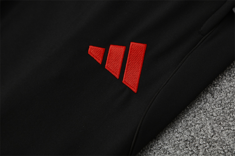 2025/2026 Liverpool Black Adult Half Zip Training Suit (Adult Kit)