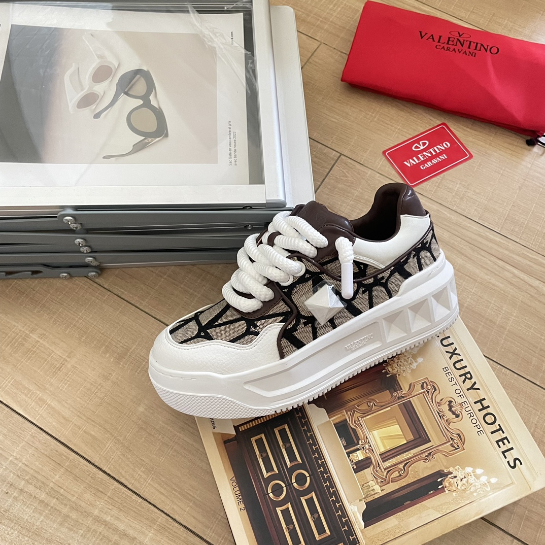 Valentino Garavani One Stud XL