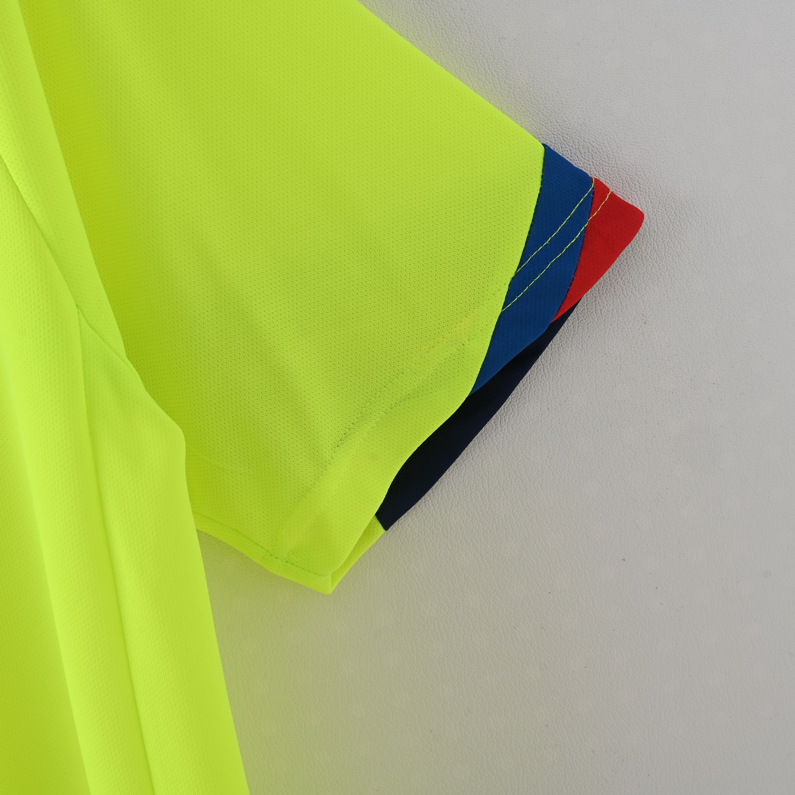 2005/2006 Barcelona Away Retro Football Shirt