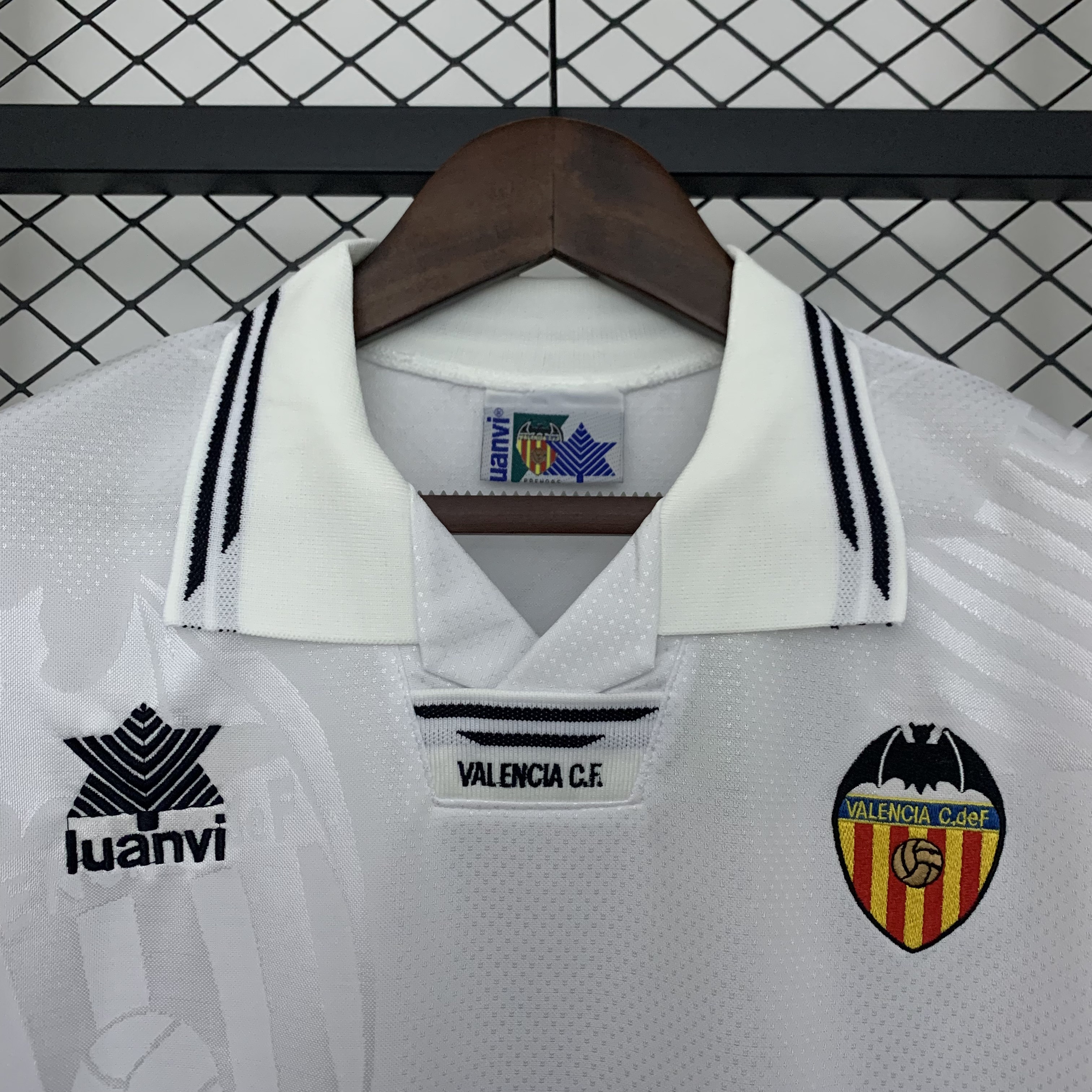 1999/2000 Valencia Home Retro Football Shirt