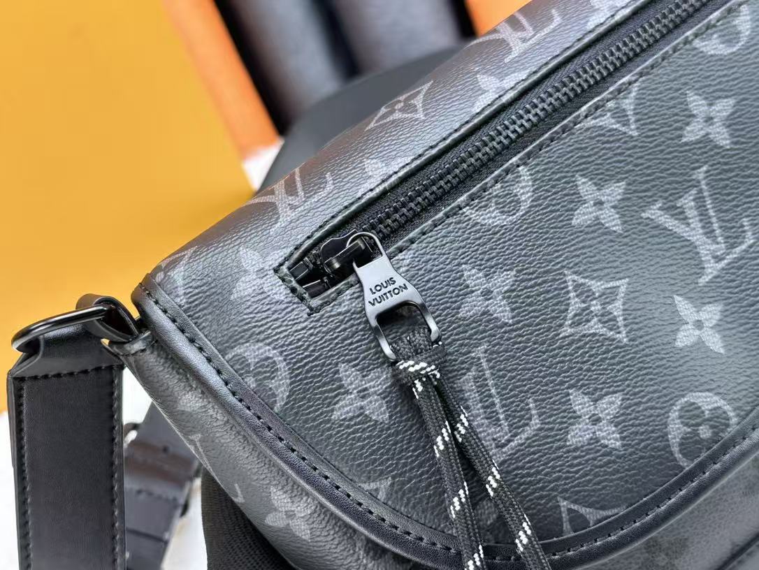 Louis Vuitton Pulse Bag
