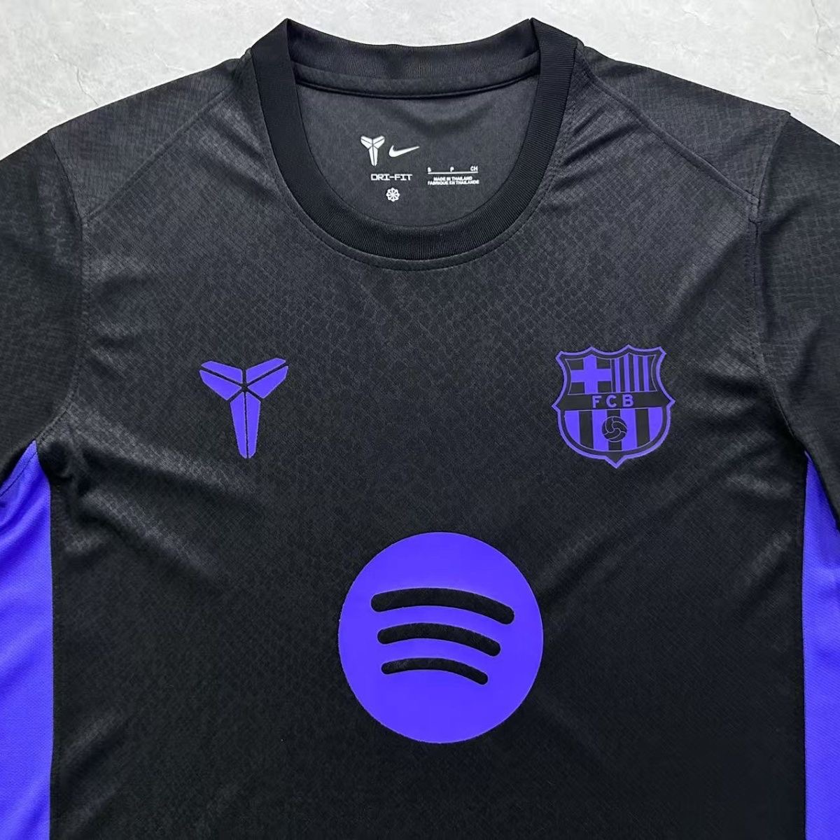 2025/2026 Barcelona Black Pre-match Training Shirt (Fan Edition)