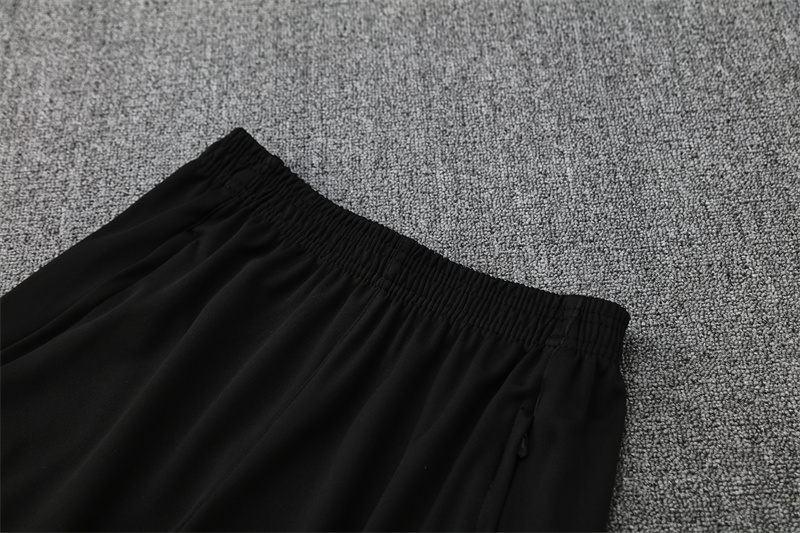 2025/2026 Liverpool Black Adult Half Zip Training Suit (Adult Kit)