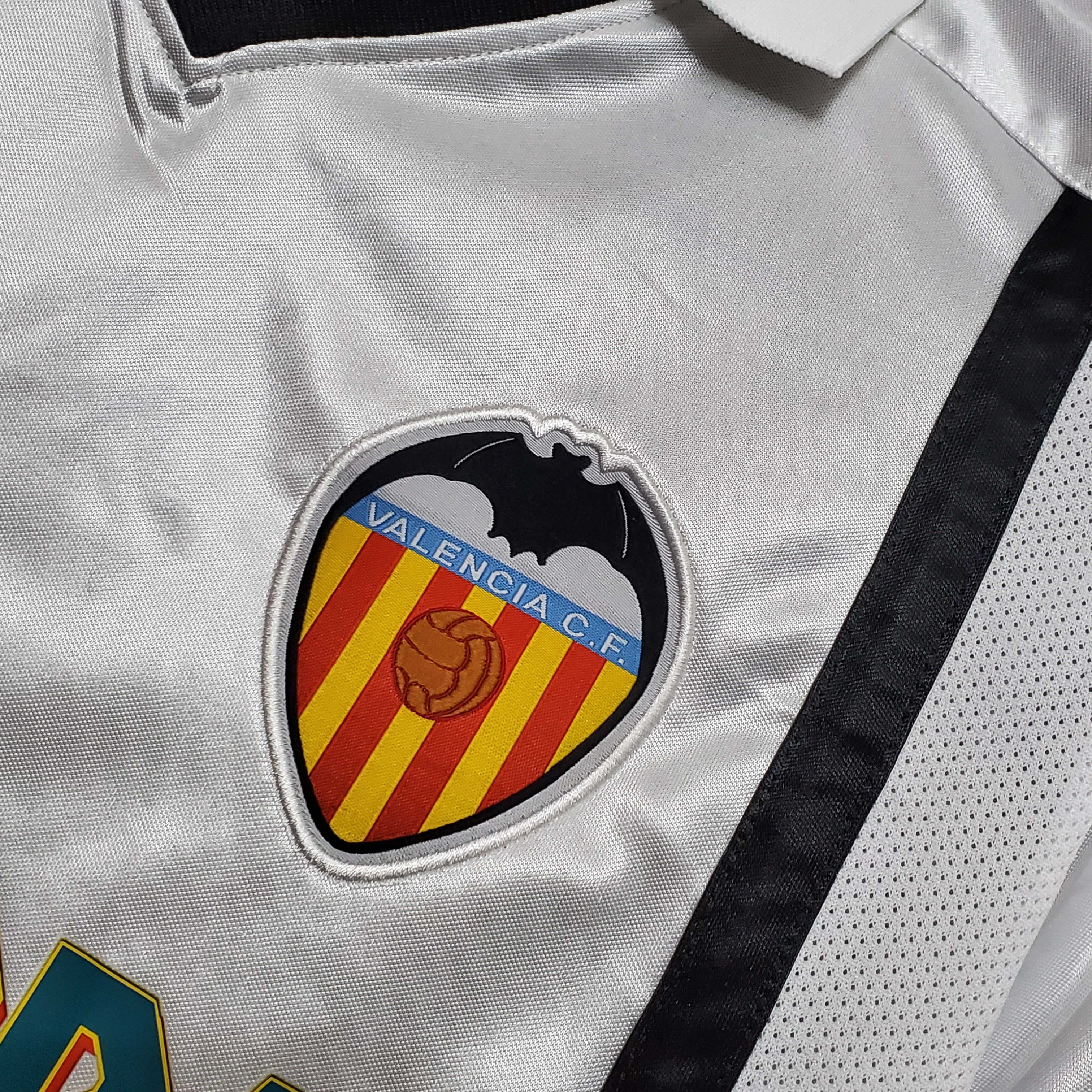 2001 Valencia Home Retro Football Shirt