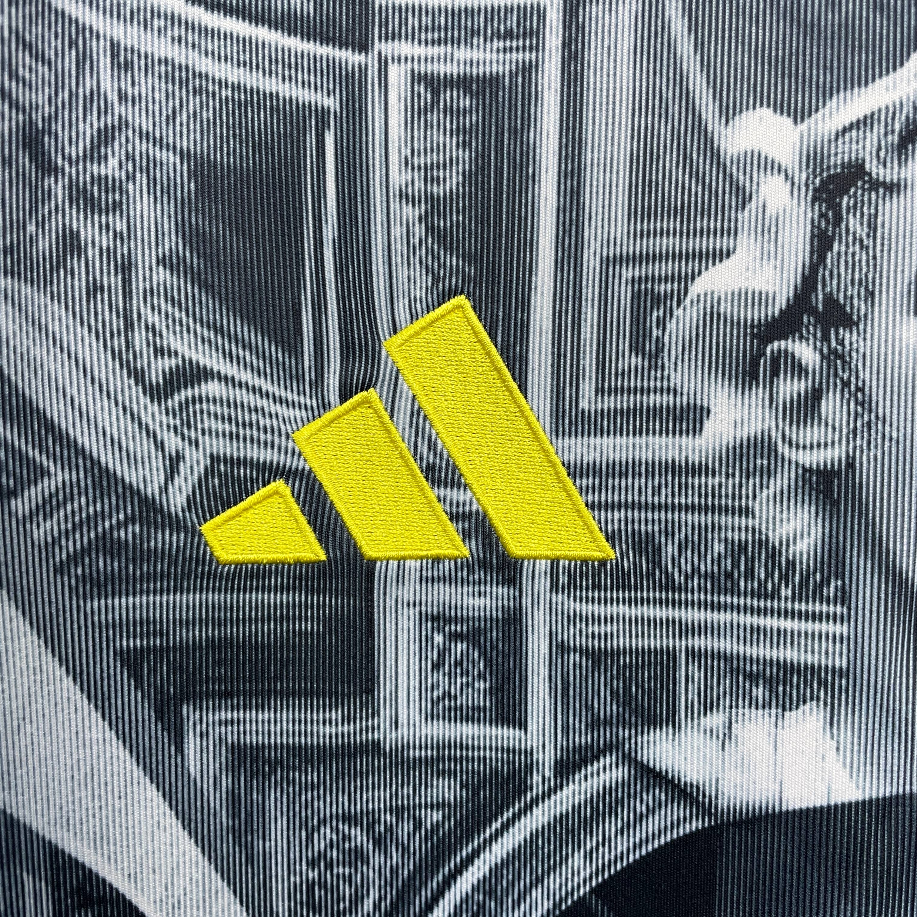 JUVENTUS ADP PREMATCH JERSEY 2025/26 (FANS)