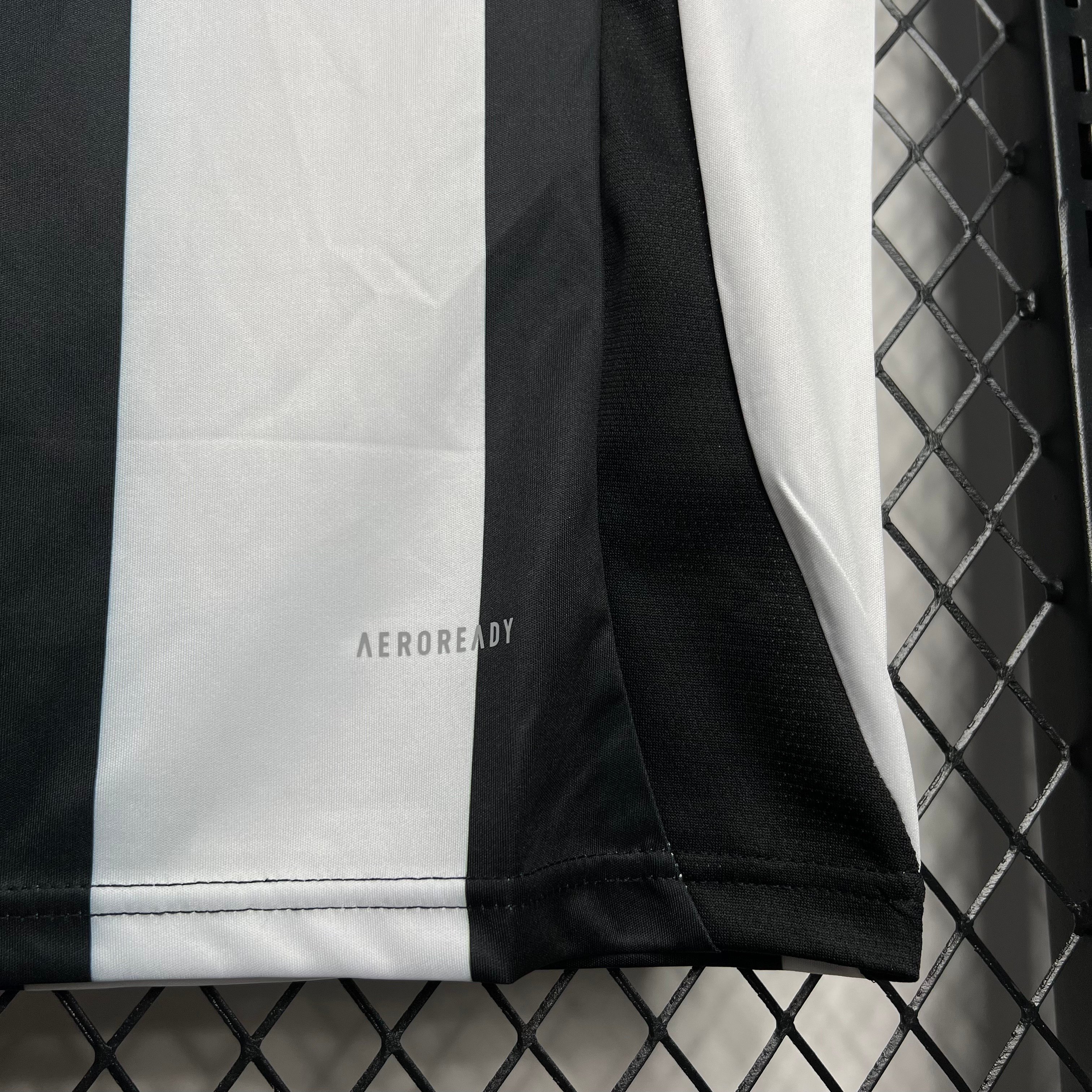 2024/2025 Newcastle United Home Football Shirt （Fans）