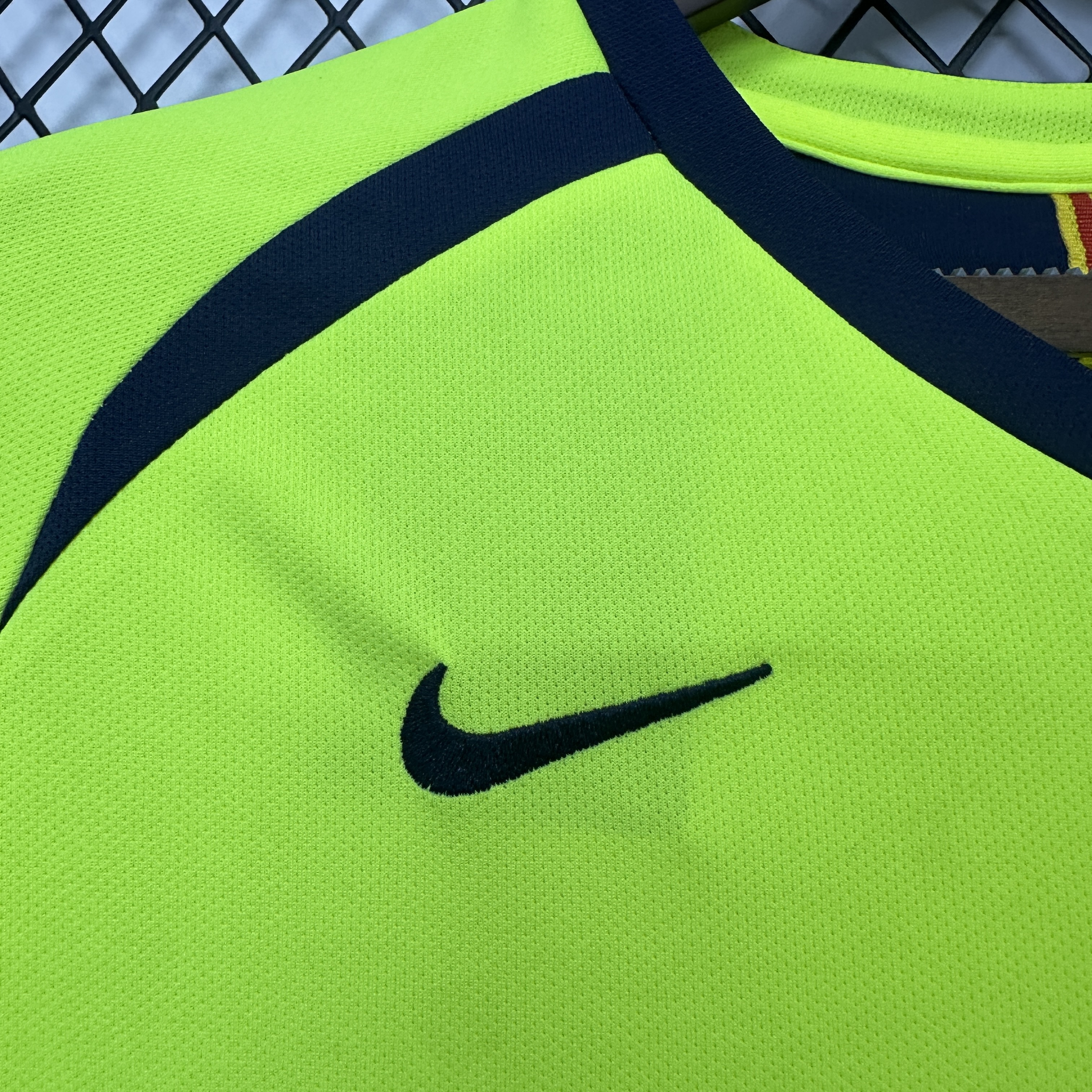 2005/2006 Barcelona Retro Away Kids Kit(Kids Kit)