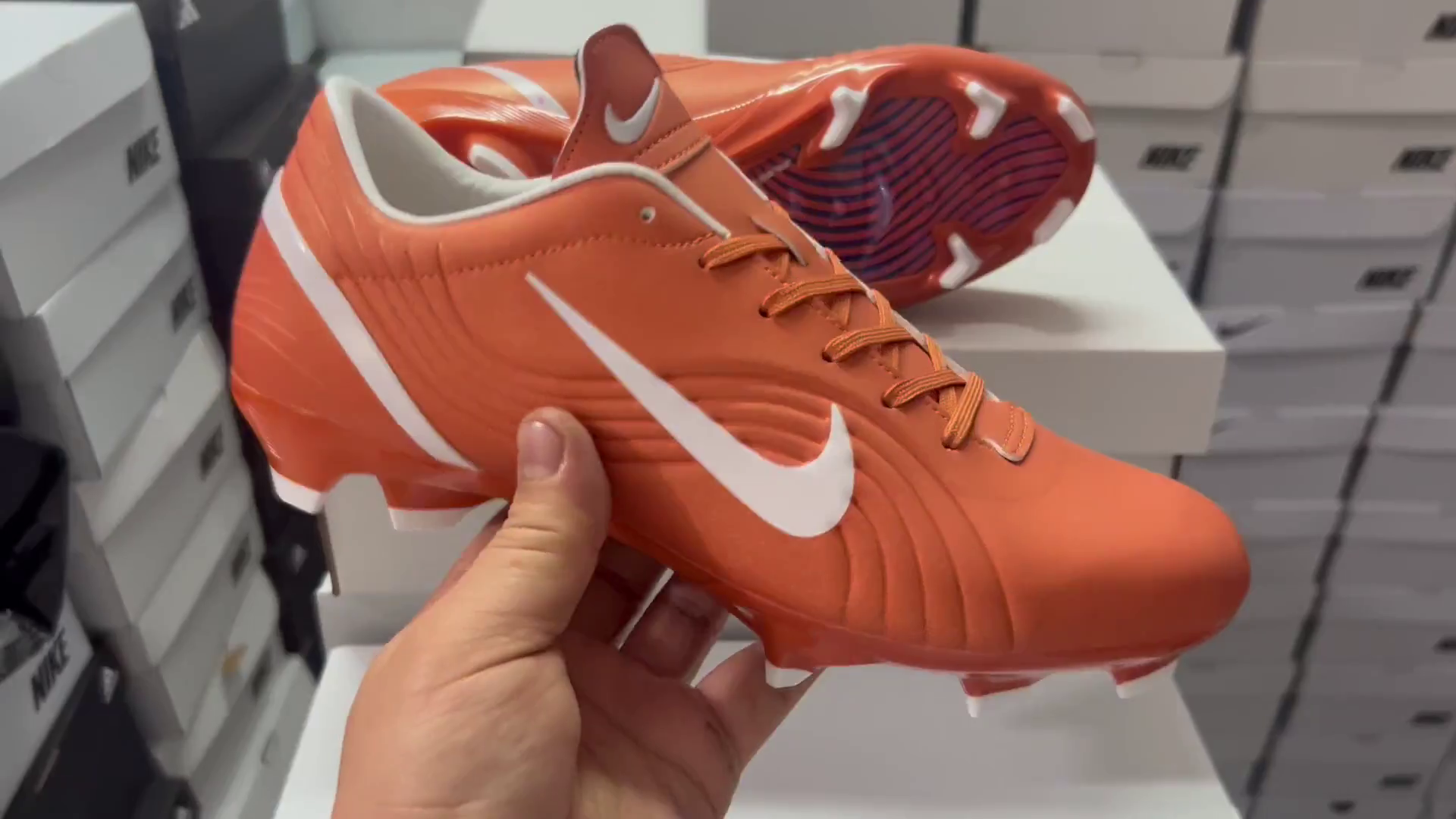 N Air Zoom Mercurial Vapor 1 FG Regen CR7 Origins - Shocking Orange/White LIMITED EDITION