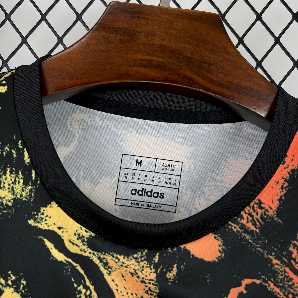 2025/2026 Newcastle United Pre-match Training Football Shirt （Fans）