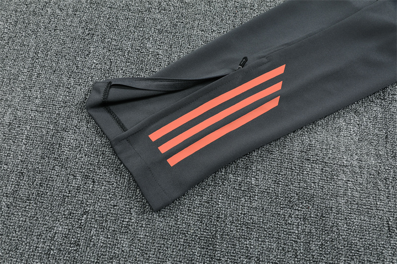 2025/2026 Bayern Munich Half Zip Suit (Adult kit)